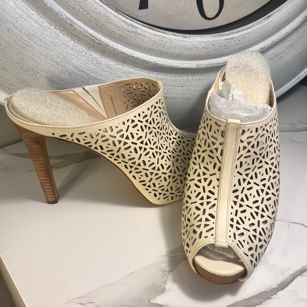 8 1/2 Vince Camuto ivory peep toe cut out bootie heel